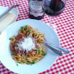bord met spaghetti bolognese