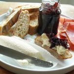 potje rode uien jam op een bordje